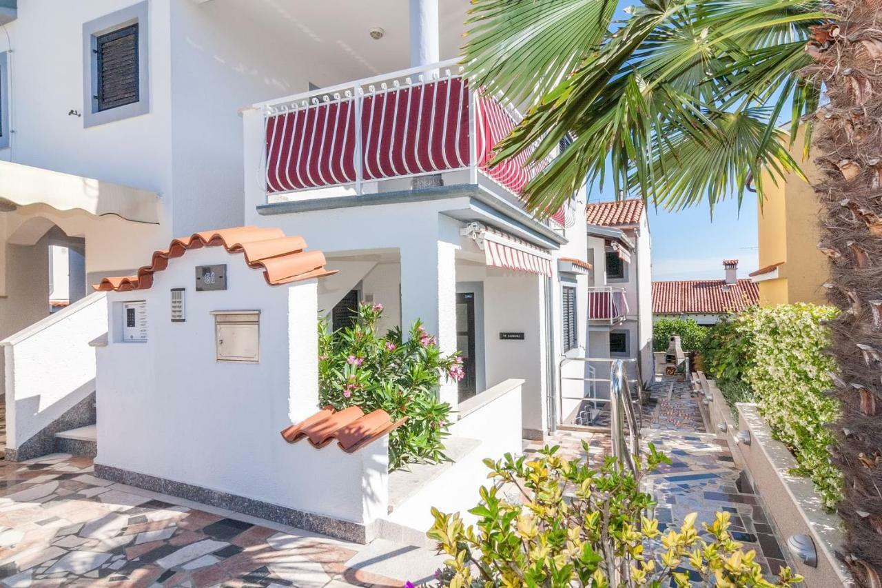 Villa California โปเรช ภายนอก รูปภาพ