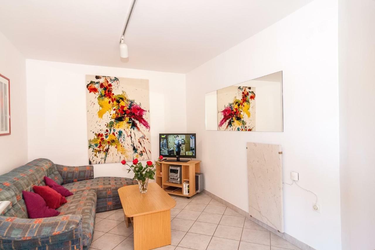 Villa California โปเรช ภายนอก รูปภาพ