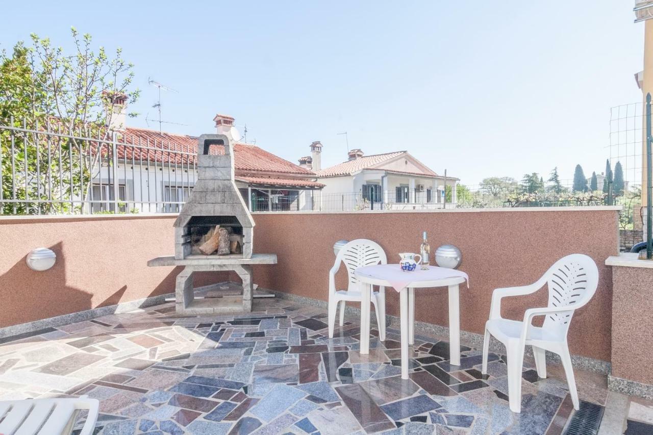 Villa California โปเรช ภายนอก รูปภาพ