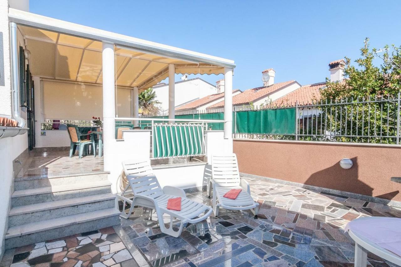 Villa California โปเรช ภายนอก รูปภาพ